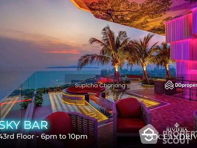 Reflection Jomtien Beach, Pattaya, Thailand Reflection Jomtien Beach, Pattaya, Thailand