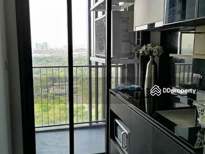 The Line Jatujak-Mochit, Bangkok, Thailand The Line Jatujak-Mochit, Bangkok, Thailand