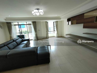 Royal Castle Sukhumvit, Bangkok, Thailand Royal Castle Sukhumvit, Bangkok, Thailand