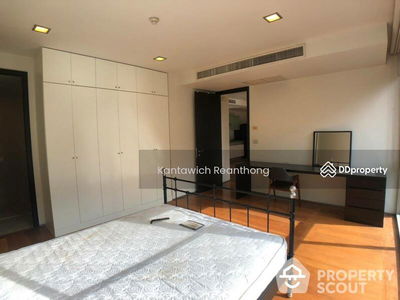 Ficus Lane, Bangkok, Thailand Ficus Lane, Bangkok, Thailand