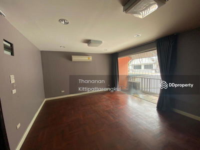 Phattanakarn 44, Bangkok, Thailand Phattanakarn 44, Bangkok, Thailand