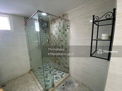 Phattanakarn 44, Bangkok, Thailand Phattanakarn 44, Bangkok, Thailand