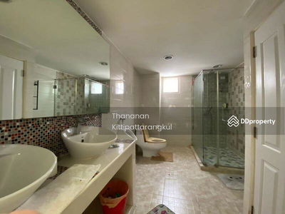 Phattanakarn 44, Bangkok, Thailand Phattanakarn 44, Bangkok, Thailand