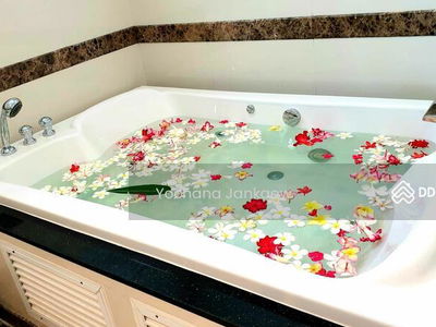 Piyathip Place, Bangkok, Thailand Piyathip Place, Bangkok, Thailand