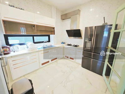 Inthamara 29, Intersection 1, Bangkok, Thailand Inthamara 29, Intersection 1, Bangkok, Thailand