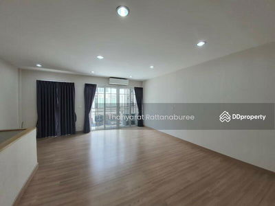 The Master @BTS Udomsuk, Bangkok, Thailand The Master @BTS Udomsuk, Bangkok, Thailand