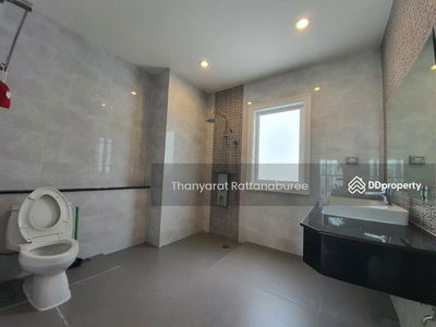 The Master @BTS Udomsuk, Bangkok, Thailand The Master @BTS Udomsuk, Bangkok, Thailand