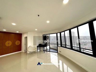 Moon Tower, Bangkok, Thailand Moon Tower, Bangkok, Thailand