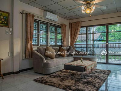 Single house for rent in Punnawithi, Bangkok., Thailand Single house for rent in Punnawithi, Bangkok., Thailand