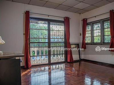 Single house for rent in Punnawithi, Bangkok., Thailand Single house for rent in Punnawithi, Bangkok., Thailand