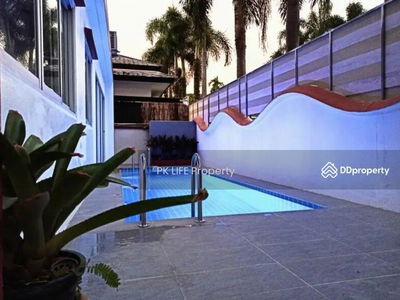 Gehäuse In Kathu, Thailand Gehäuse In Kathu, Thailand