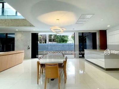 10110, Bangkok, Thailand 10110, Bangkok, Thailand