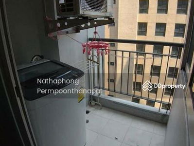 Life @ Ratchada-Suthisan, Bangkok, Thailand Life @ Ratchada-Suthisan, Bangkok, Thailand