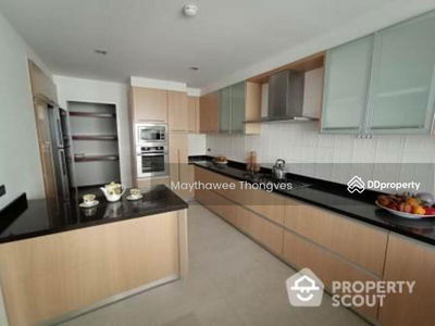 Hawaii Tower, Bangkok, Thailand Hawaii Tower, Bangkok, Thailand