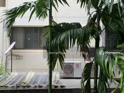 Runesu Thonglor 5, Bangkok, Thailand Runesu Thonglor 5, Bangkok, Thailand