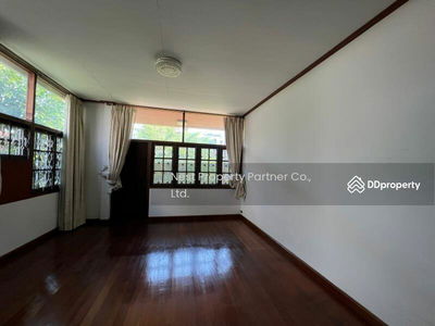 Soi Pridi 13, Sukhumvit Road 71, Bangkok, Thailand Soi Pridi 13, Sukhumvit Road 71, Bangkok, Thailand