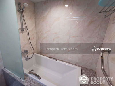 Lake Avenue Sukhumvit 16, Bangkok, Thailand Lake Avenue Sukhumvit 16, Bangkok, Thailand