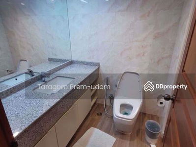 Lake Avenue Sukhumvit 16, Bangkok, Thailand Lake Avenue Sukhumvit 16, Bangkok, Thailand