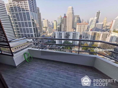 Lake Avenue Sukhumvit 16, Bangkok, Thailand Lake Avenue Sukhumvit 16, Bangkok, Thailand