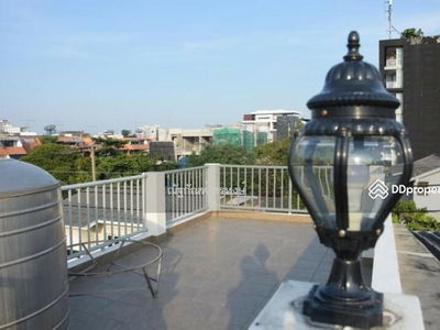 Home office Soi Sukhumvit 65, Bangkok, Thailand Home office Soi Sukhumvit 65, Bangkok, Thailand