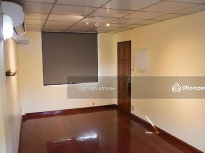 Home office Soi Sukhumvit 65, Bangkok, Thailand Home office Soi Sukhumvit 65, Bangkok, Thailand