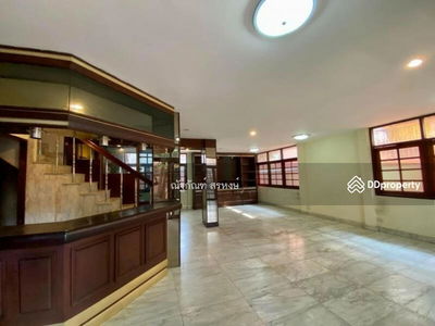 Single house, Soi Charoenrat 24, Bangkok, Thailand Single house, Soi Charoenrat 24, Bangkok, Thailand