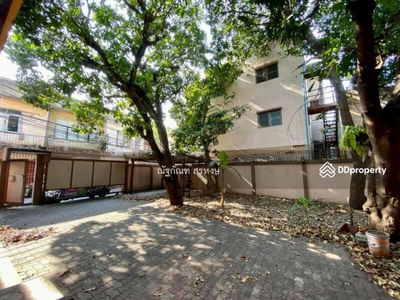 Single house, Soi Charoenrat 24, Bangkok, Thailand Single house, Soi Charoenrat 24, Bangkok, Thailand