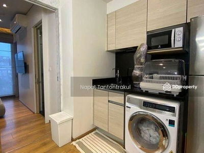 Park Origin Phrom Phong, Bangkok, Thailand Park Origin Phrom Phong, Bangkok, Thailand