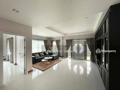 House for rent, 4 bedrooms, 4 bathrooms, very large land, 200 sq m., Chiang Mai, Thailand House for rent, 4 bedrooms, 4 bathrooms, very large land, 200 sq m., Chiang Mai, Thailand