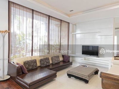 Gehäuse In Ban Ratsada, Thailand Gehäuse In Ban Ratsada, Thailand