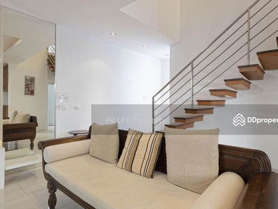 Gehäuse In Ban Ratsada, Thailand Gehäuse In Ban Ratsada, Thailand