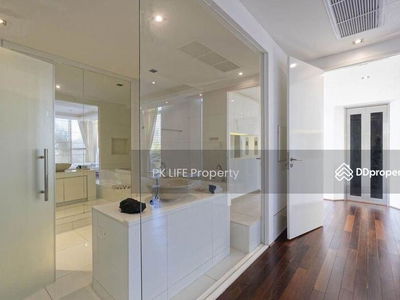 Gehäuse In Ban Ratsada, Thailand Gehäuse In Ban Ratsada, Thailand