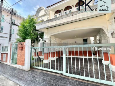 Gehäuse In Ban Ratsada, Thailand Gehäuse In Ban Ratsada, Thailand