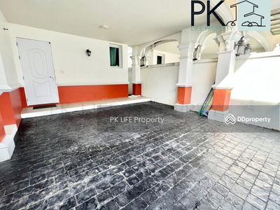 Gehäuse In Ban Ratsada, Thailand Gehäuse In Ban Ratsada, Thailand