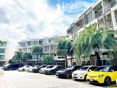 Terminal 21, New Sathorn International (2 km.), Bangkok University, Khlong Toei (4.5 km.), Bangkok, Thailand Terminal 21, New Sathorn International (2 km.), Bangkok University, Khlong Toei (4.5 km.), Bangkok, Thailand