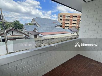 House next to BTS Phahonyothin 59, Bangkok, Thailand House next to BTS Phahonyothin 59, Bangkok, Thailand