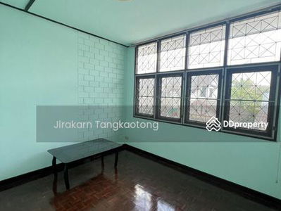 House next to BTS Phahonyothin 59, Bangkok, Thailand House next to BTS Phahonyothin 59, Bangkok, Thailand