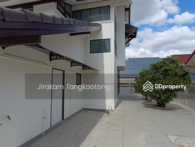 House next to BTS Phahonyothin 59, Bangkok, Thailand House next to BTS Phahonyothin 59, Bangkok, Thailand