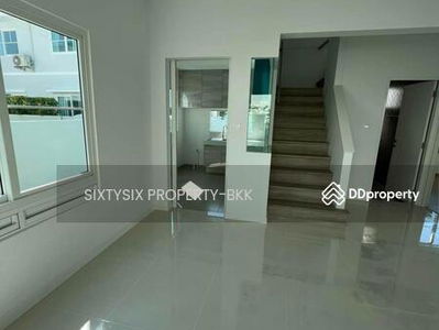 Siwalee Srinagarindra - Rom Klao, Bangkok, Thailand Siwalee Srinagarindra - Rom Klao, Bangkok, Thailand