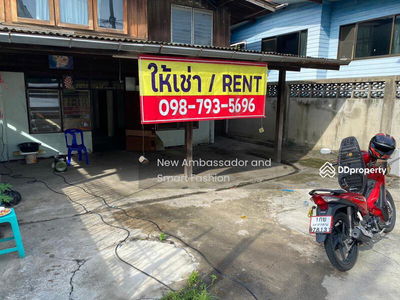 Wat Dan Samrong, Samut Prakan, Thailand Wat Dan Samrong, Samut Prakan, Thailand