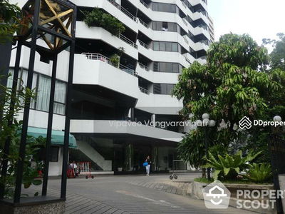 Lake Avenue Sukhumvit 16, Bangkok, Thailand Lake Avenue Sukhumvit 16, Bangkok, Thailand