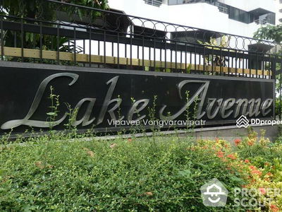 Lake Avenue Sukhumvit 16, Bangkok, Thailand Lake Avenue Sukhumvit 16, Bangkok, Thailand