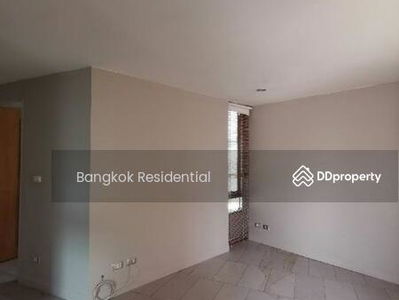 Townhouse in Compound, Bangkok, Thailand Townhouse in Compound, Bangkok, Thailand