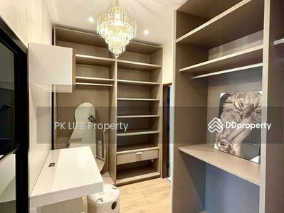 Gehäuse In Ban Ratsada, Thailand Gehäuse In Ban Ratsada, Thailand