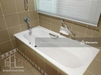 Insaf Tower, Bangkok, Thailand Insaf Tower, Bangkok, Thailand