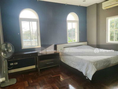 Narawadee Pinklao - Rama 5, Nonthaburi, Thailand Narawadee Pinklao - Rama 5, Nonthaburi, Thailand