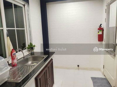 Narawadee Pinklao - Rama 5, Nonthaburi, Thailand Narawadee Pinklao - Rama 5, Nonthaburi, Thailand