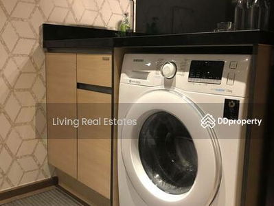 Park Origin Phrom Phong, Bangkok, Thailand Park Origin Phrom Phong, Bangkok, Thailand