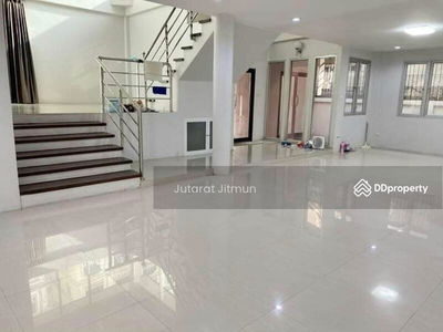 Arena Garden On Nut 44, Bangkok, Thailand Arena Garden On Nut 44, Bangkok, Thailand