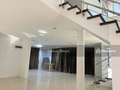 Arena Garden On Nut 44, Bangkok, Thailand Arena Garden On Nut 44, Bangkok, Thailand